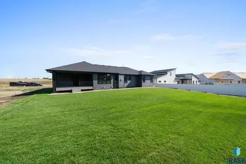 1101 N Scots Pine Dr, Sioux Falls, SD 57110 photo 57