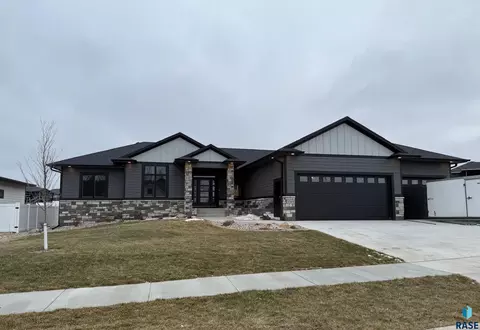 1101 N Scots Pine Dr, Sioux Falls, SD 57110