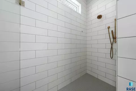 Bath - 7400 E Shadow Pine Cir, Sioux Falls, SD 57110 photo 5 of 14