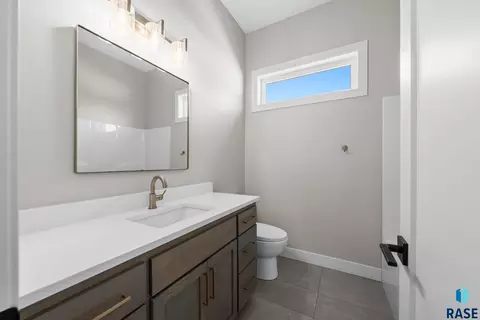 Bath - 7400 E Shadow Pine Cir, Sioux Falls, SD 57110 photo 9 of 14