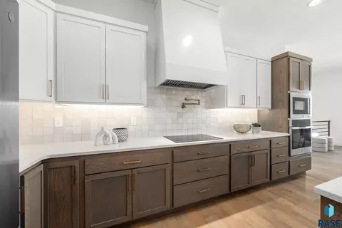 Kitchen - 7400 E Shadow Pine Cir, Sioux Falls, SD 57110 photo 5 of 8