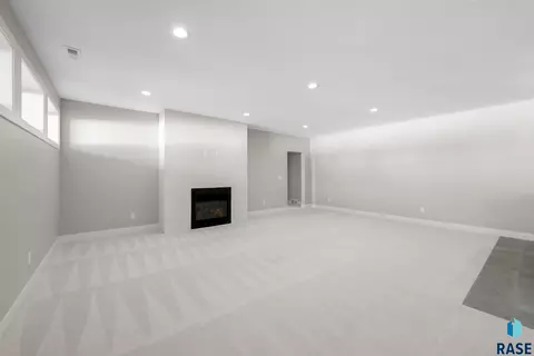Living - 7400 E Shadow Pine Cir, Sioux Falls, SD 57110 photo 3 of 6