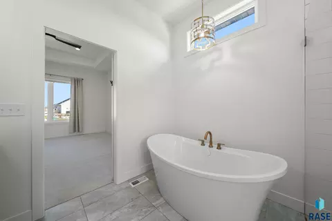 Bath - 7400 E Shadow Pine Cir, Sioux Falls, SD 57110 photo 1 of 14