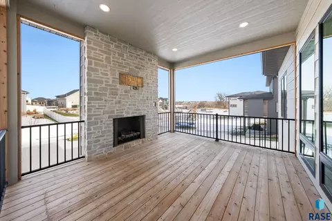 Exterior - 7400 E Shadow Pine Cir, Sioux Falls, SD 57110 photo 3 of 7