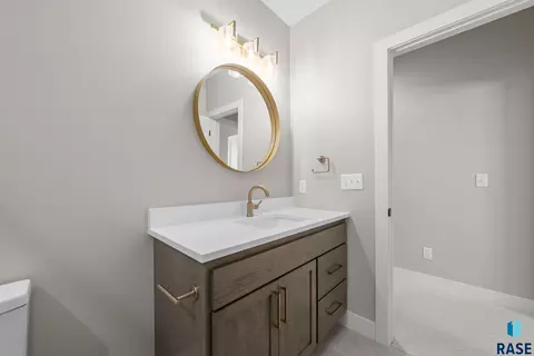 Bath - 7400 E Shadow Pine Cir, Sioux Falls, SD 57110 photo 13 of 14