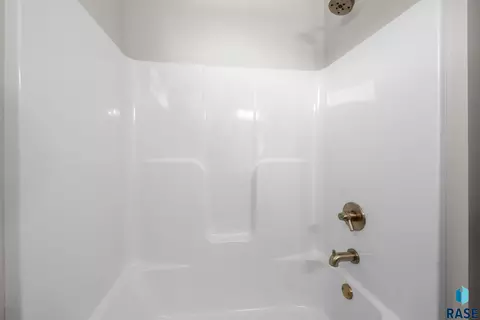 Bath - 7400 E Shadow Pine Cir, Sioux Falls, SD 57110 photo 11 of 14