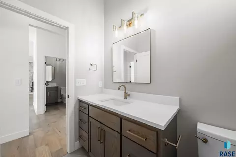 Bath - 7400 E Shadow Pine Cir, Sioux Falls, SD 57110 photo 10 of 14