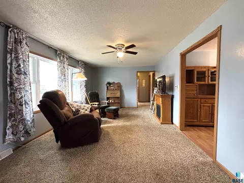 335 E 9th St, Miller, SD 57362 photo 3