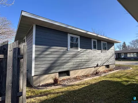 335 E 9th St, Miller, SD 57362 photo 81