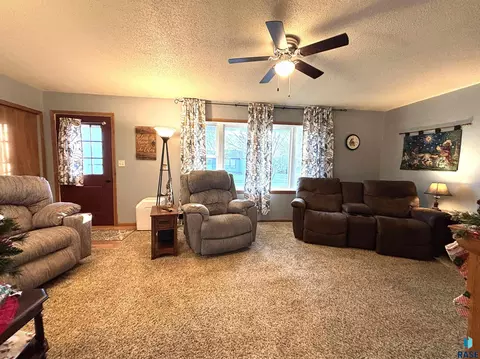 335 E 9th St, Miller, SD 57362 photo 20