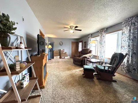 335 E 9th St, Miller, SD 57362 photo 18