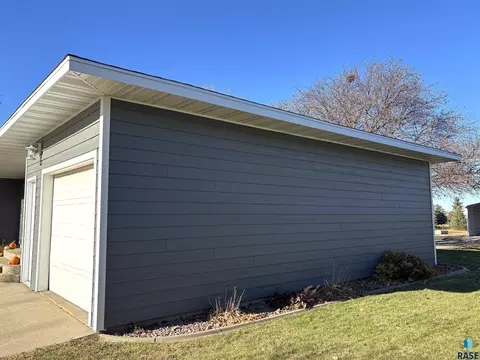 335 E 9th St, Miller, SD 57362 photo 57