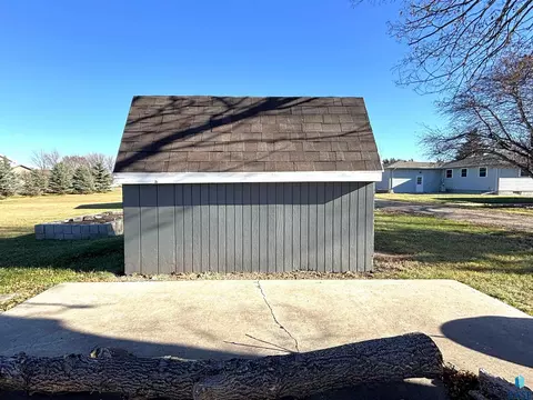 335 E 9th St, Miller, SD 57362 photo 70