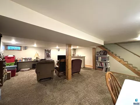 335 E 9th St, Miller, SD 57362 photo 48