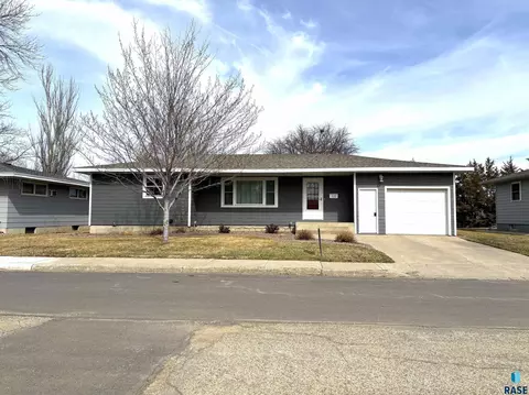 335 E 9th St, Miller, SD 57362 photo 87