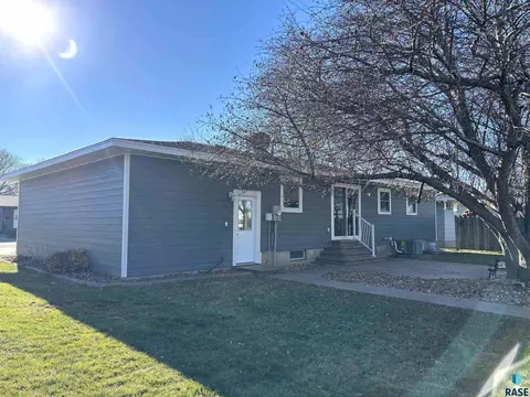 335 E 9th St, Miller, SD 57362 photo 59