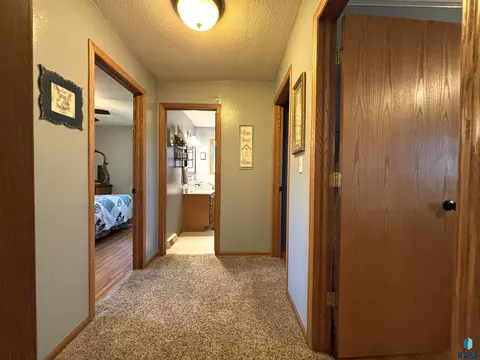 335 E 9th St, Miller, SD 57362 photo 4