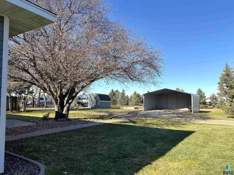 335 E 9th St, Miller, SD 57362 photo 58