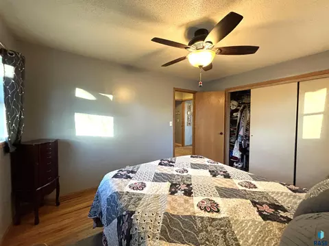 335 E 9th St, Miller, SD 57362 photo 6