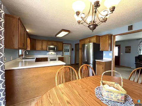 335 E 9th St, Miller, SD 57362 photo 24