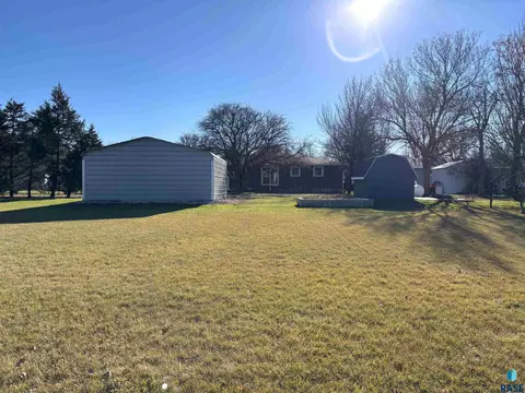 335 E 9th St, Miller, SD 57362 photo 73