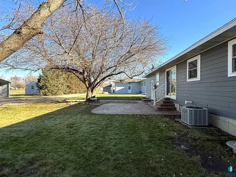 335 E 9th St, Miller, SD 57362 photo 78