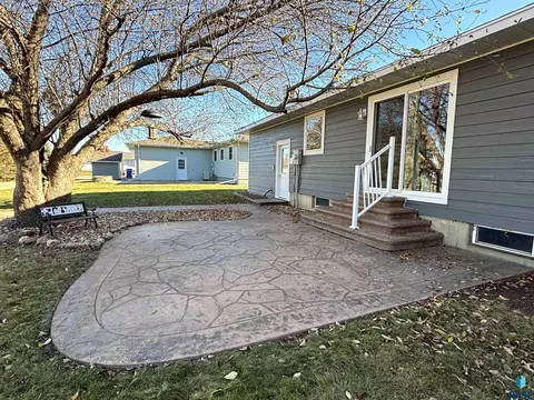 335 E 9th St, Miller, SD 57362 photo 79