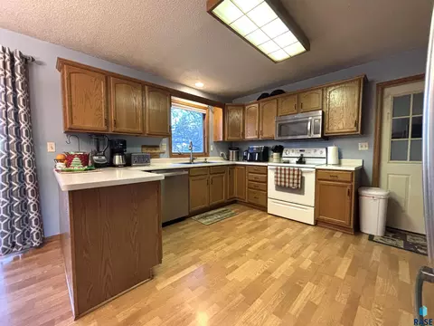 335 E 9th St, Miller, SD 57362 photo 27