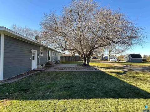 335 E 9th St, Miller, SD 57362 photo 60