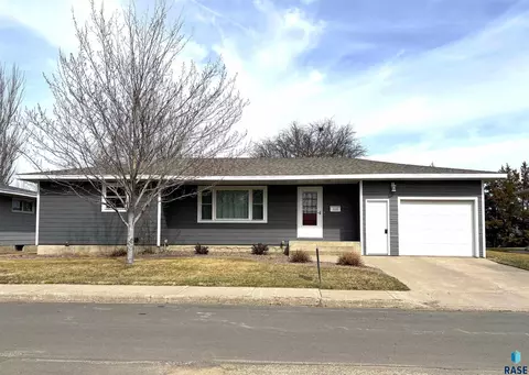 335 E 9th St, Miller, SD 57362 photo 88