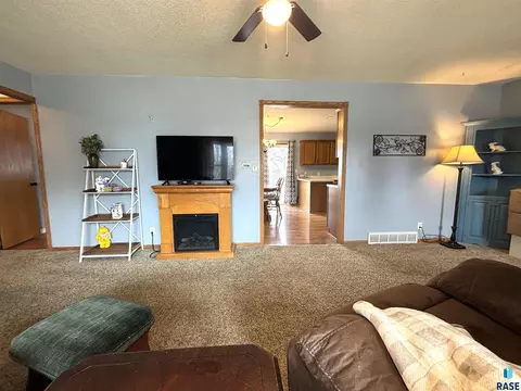 335 E 9th St, Miller, SD 57362 photo 21