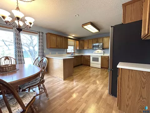 335 E 9th St, Miller, SD 57362 photo 23