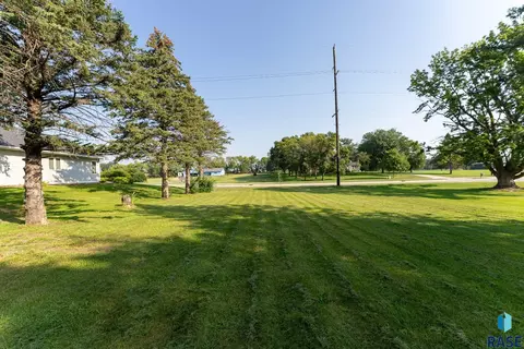 E Boynton Ave, Lennox, SD 57039