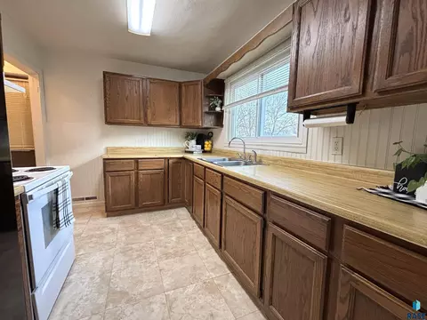 Kitchen - 724 W 1st Ave, Miller, SD 57362 photo 1 of 6