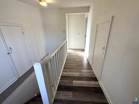 Entry Way - 724 W 1st Ave, Miller, SD 57362 photo 4 of 5