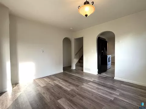 Living - 724 W 1st Ave, Miller, SD 57362 photo 5 of 6