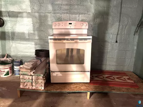 Kitchen - 724 W 1st Ave, Miller, SD 57362 photo 6 of 6