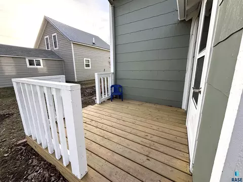 Exterior - 724 W 1st Ave, Miller, SD 57362 photo 2 of 14