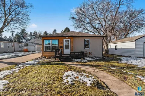 1301 S Gary Dr, Sioux Falls, SD 57103