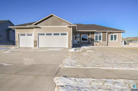 210 E 8th St, Tea, SD 57064