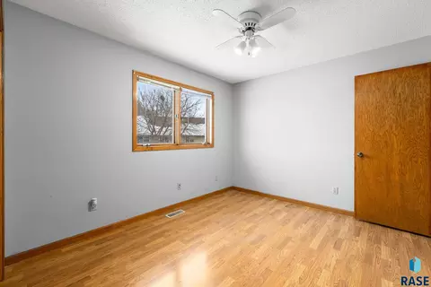 904 S Jay Cir, Sioux Falls, SD 57103 photo 14
