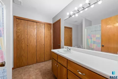 904 S Jay Cir, Sioux Falls, SD 57103 photo 22