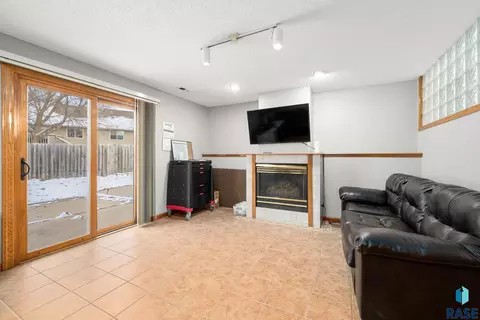 904 S Jay Cir, Sioux Falls, SD 57103 photo 18