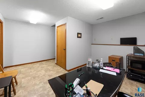 904 S Jay Cir, Sioux Falls, SD 57103 photo 25