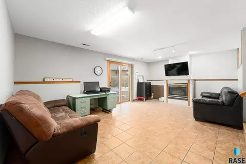 904 S Jay Cir, Sioux Falls, SD 57103 photo 17