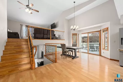 904 S Jay Cir, Sioux Falls, SD 57103 photo 6