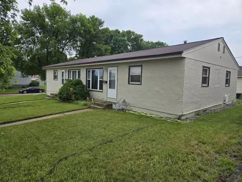 Exterior - 3609 E 3611 E 18th St, Sioux Falls, SD 57103 photo 6 of 8