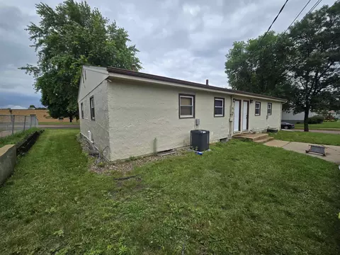 Exterior - 3609 E 3611 E 18th St, Sioux Falls, SD 57103 photo 5 of 8
