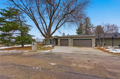 3030 W Donahue Dr, Sioux Falls, SD 57105