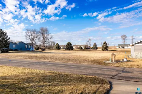 Golf Dr, Wentworth, SD 57075